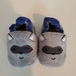 CARTER'S 0-6 MONTH GRAY RACCOON SOFT SOLE SHOES